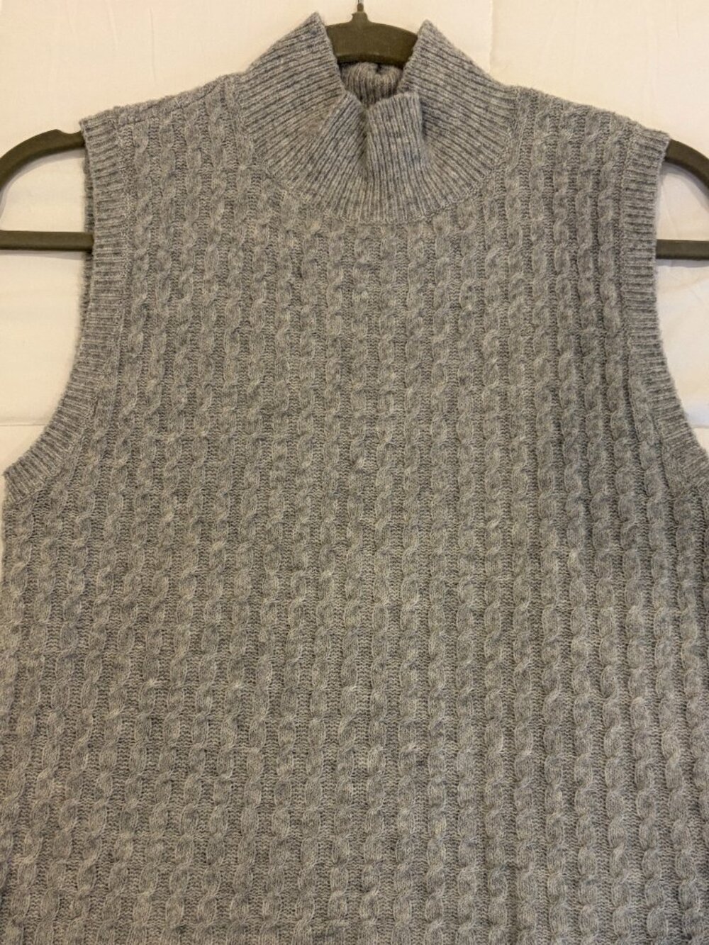 Abercrombie & Fitch Sleeveless Cable Mockneck Top Grey